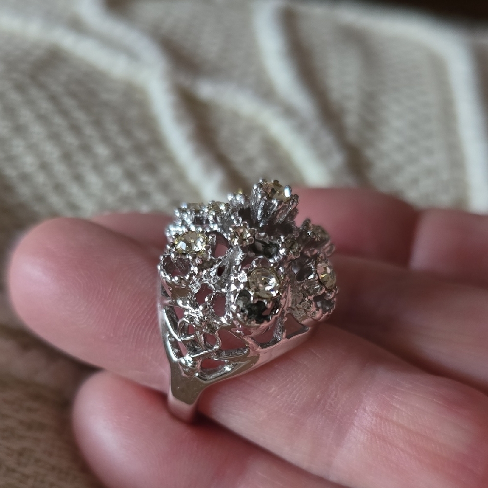 Silver Floral Cluster Ring with Clear Crystal Accents 18k Electroplared Gorgeous